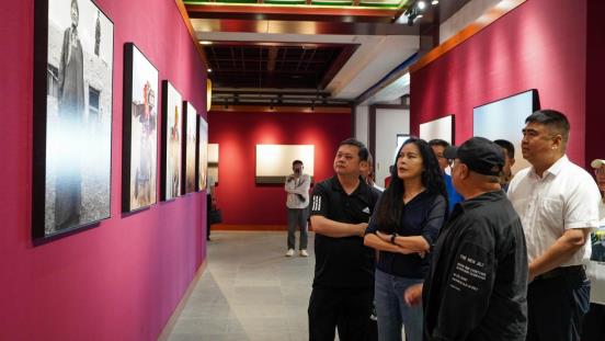 “影像美学”与“东坡乐章”点亮儋阳楼， 市民游客共赏文化盛宴